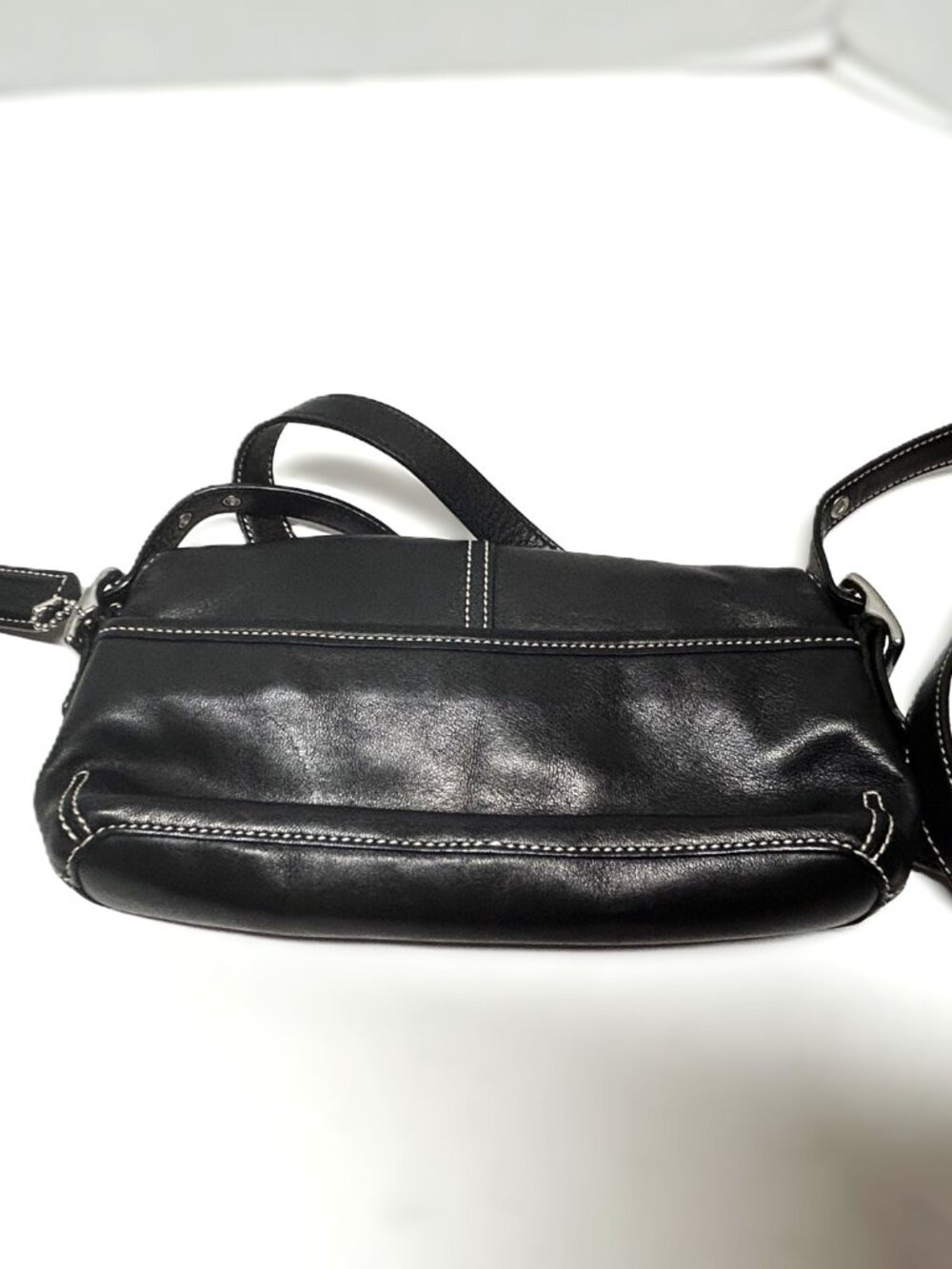 small black leather COACH Vintage crossbody - Picture 2 of 10